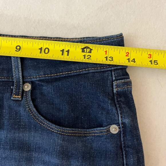 Levis Women's Classic Straight Stretch Blue Denim Shorts Size 26 Raw Hem - Picture 7 of 10